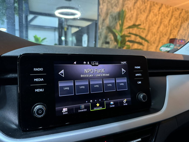 Vehicle Image 35
