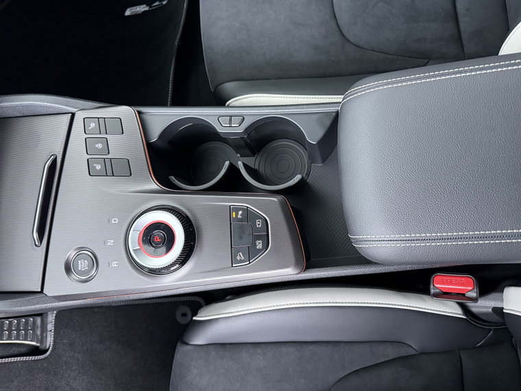 Vehicle Image 32