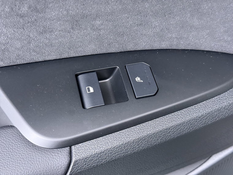 Vehicle Image 34