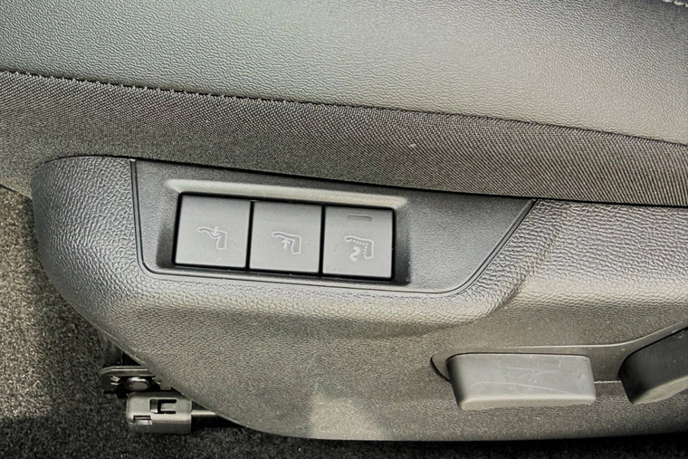 Vehicle Image 25