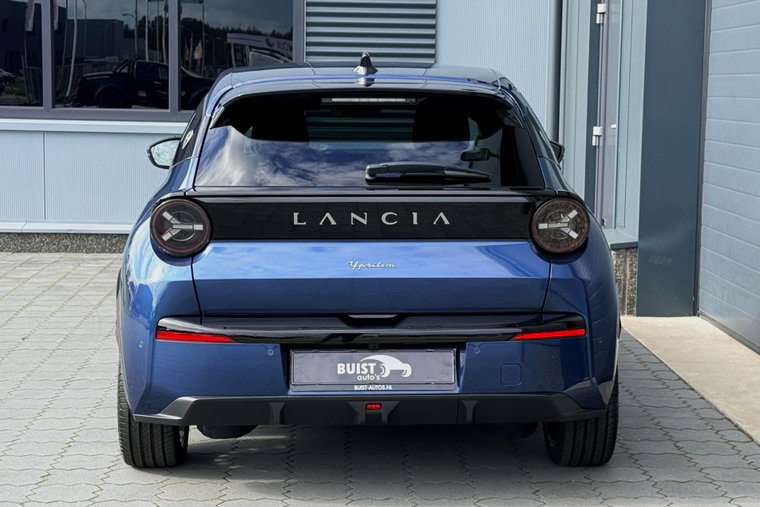Vehicle Image 38