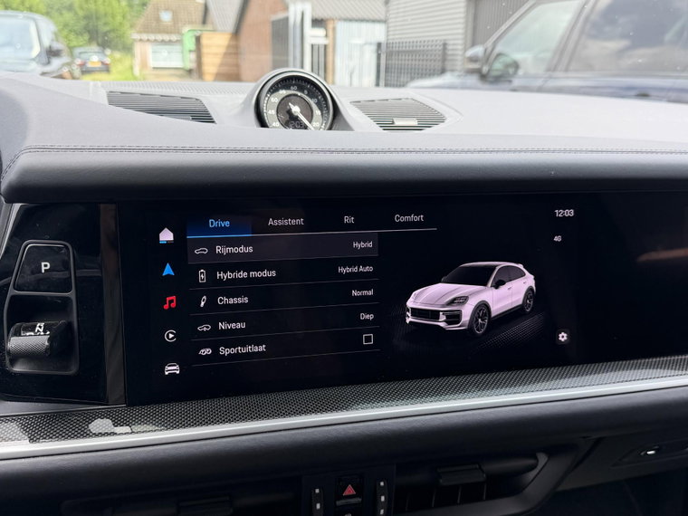 Vehicle Image 25