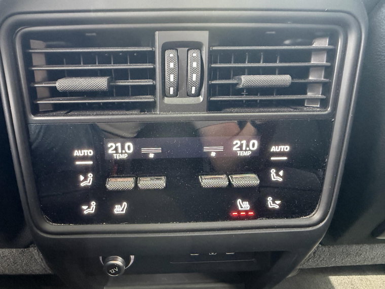 Vehicle Image 37