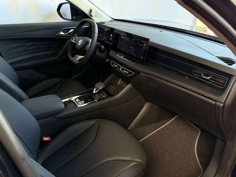 Vehicle Image 32
