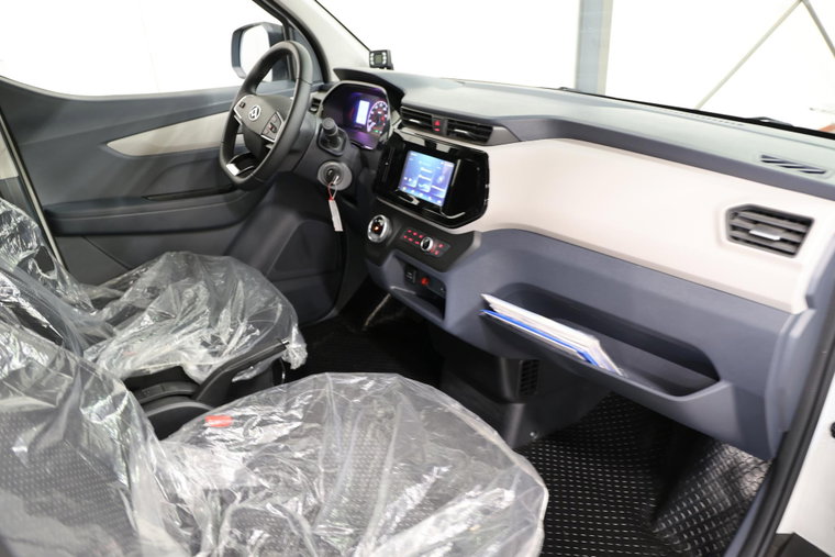 Vehicle Image 6