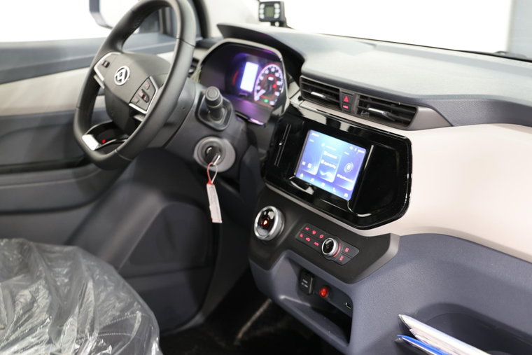 Vehicle Image 8