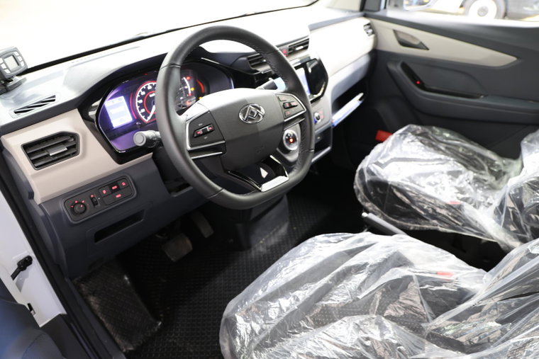 Vehicle Image 9