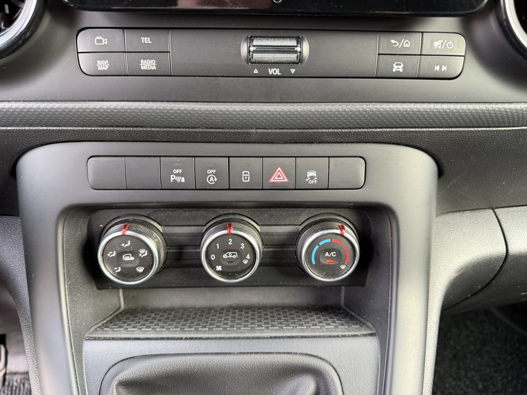 Vehicle Image 33