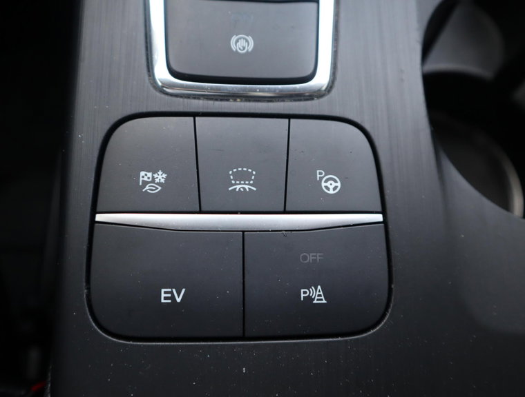Vehicle Image 25