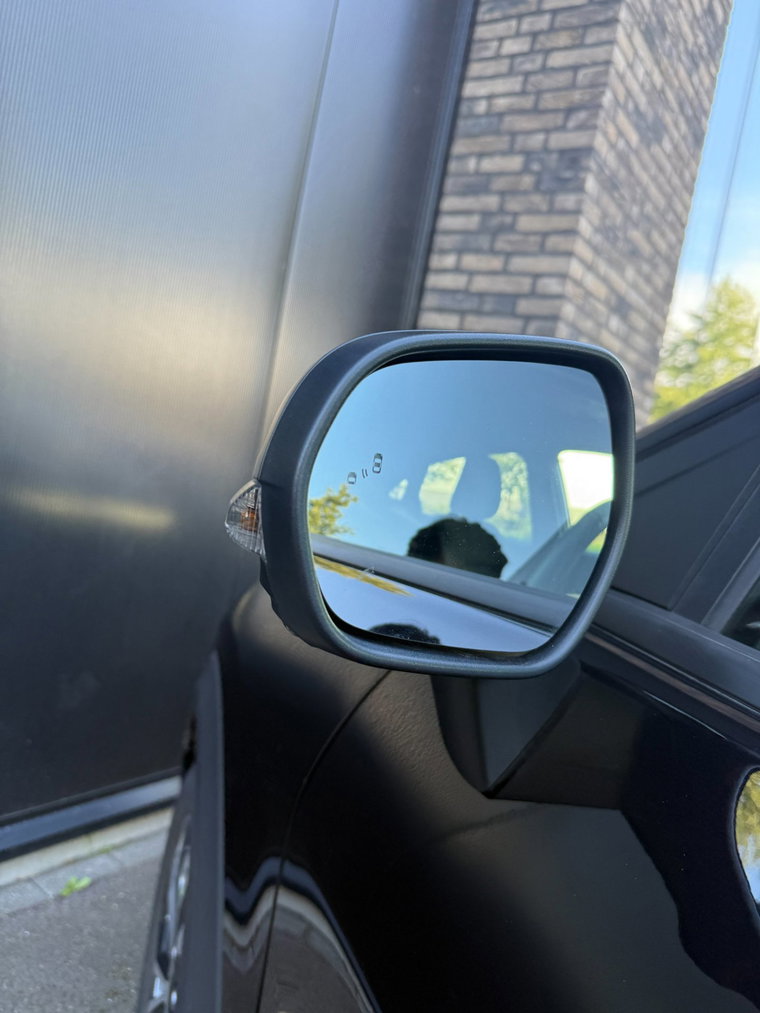 Vehicle Image 28