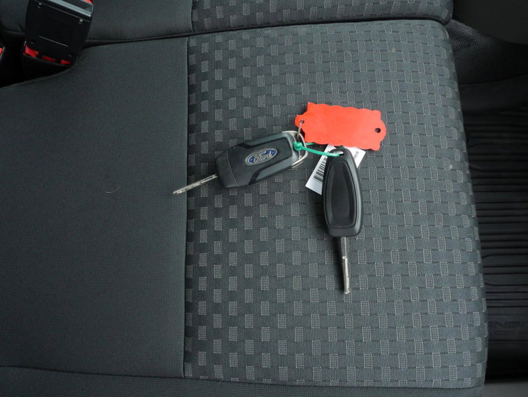 Vehicle Image 17