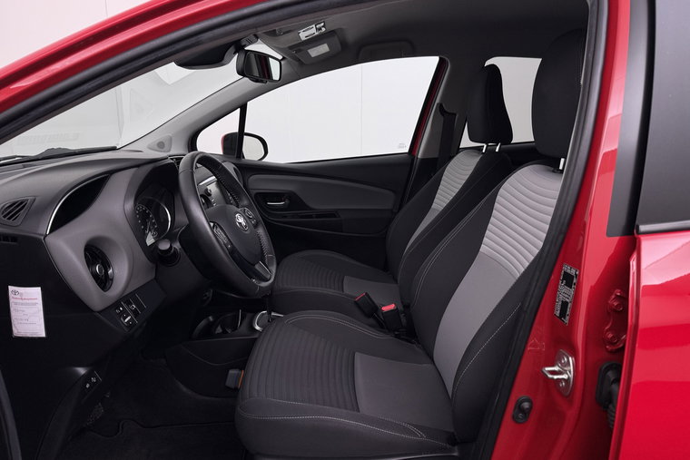 Vehicle Image 10