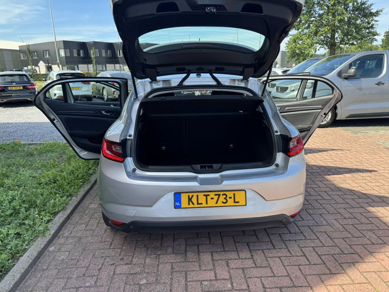 Vehicle Image 25