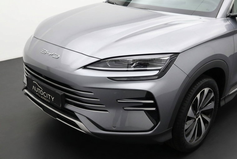 Vehicle Image 8