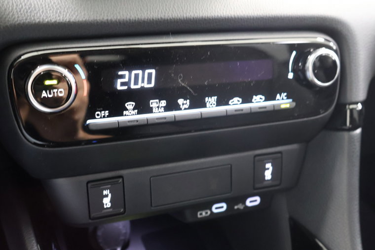 Vehicle Image 25