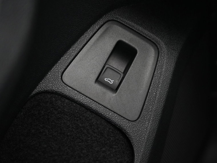 Vehicle Image 28