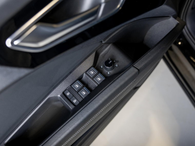 Vehicle Image 37