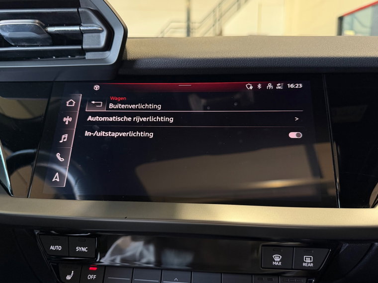Vehicle Image 30