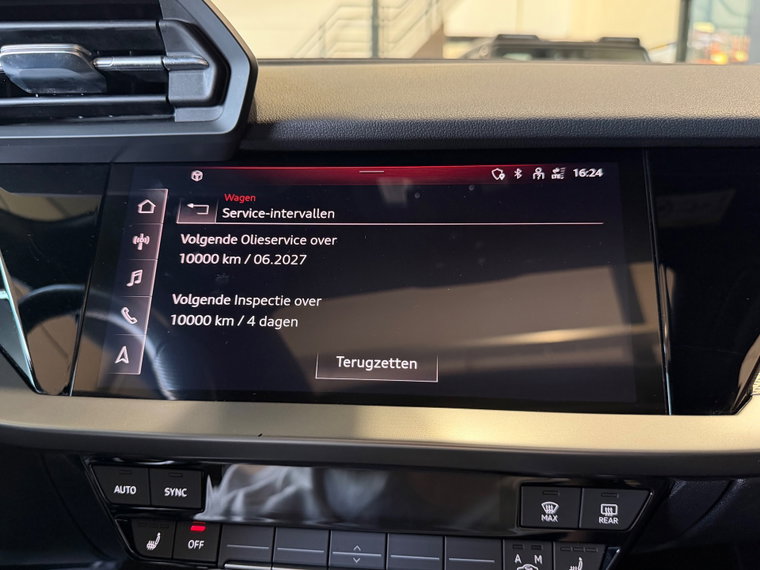 Vehicle Image 32