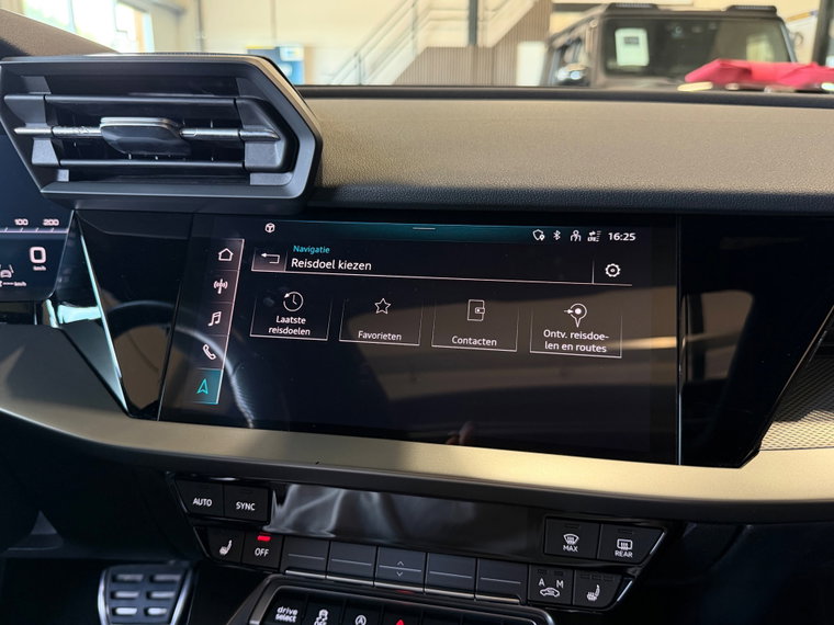 Vehicle Image 35