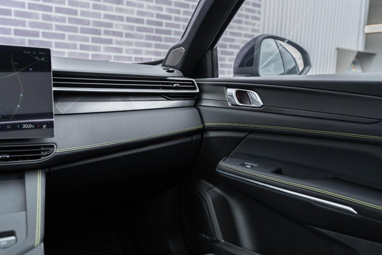 Vehicle Image 13
