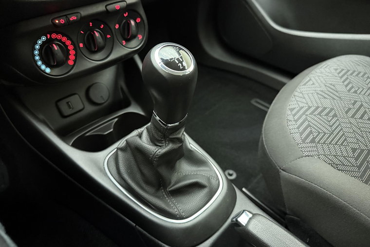 Vehicle Image 25