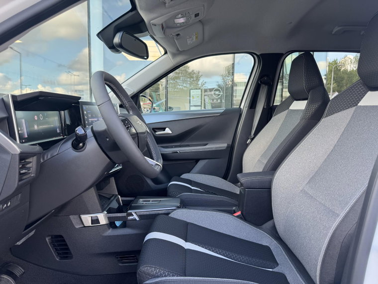 Vehicle Image 23