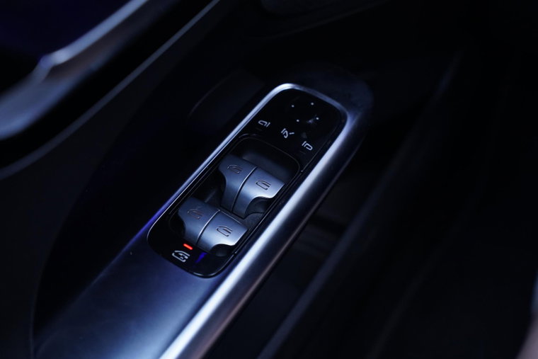 Vehicle Image 32