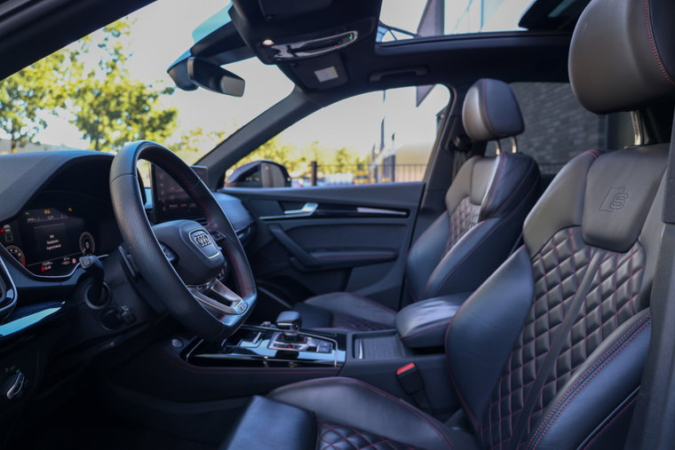 Vehicle Image 12