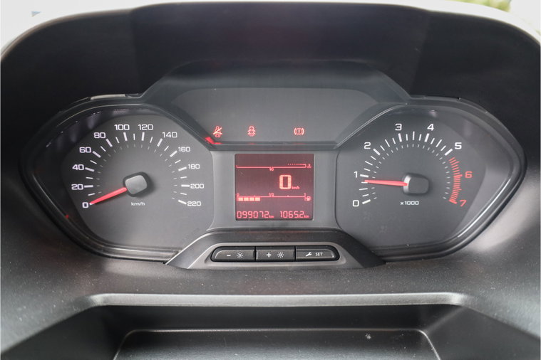 Vehicle Image 17