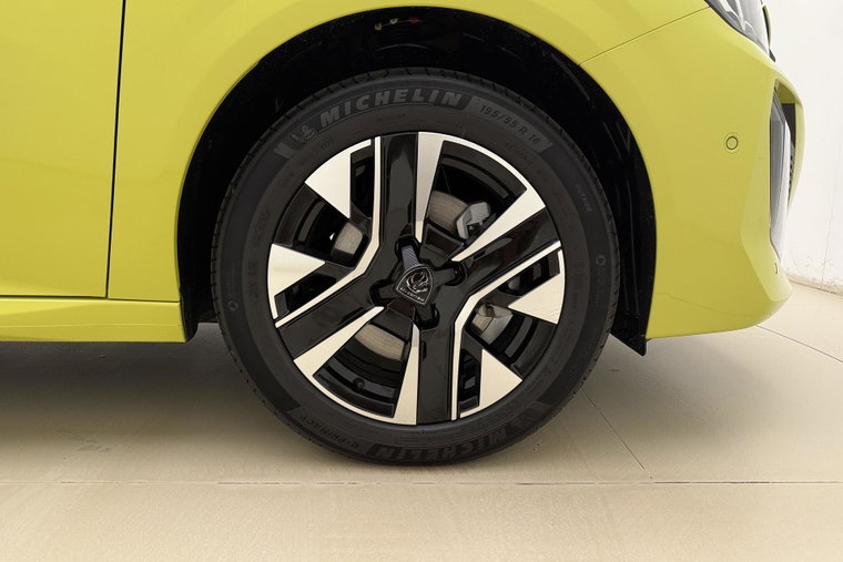 Vehicle Image 16