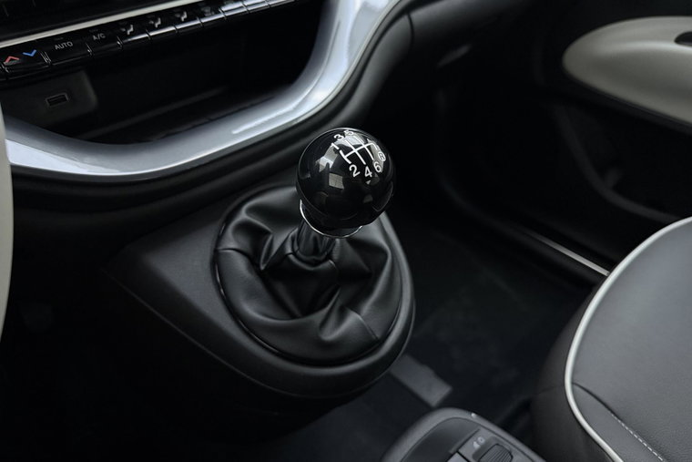 Vehicle Image 23