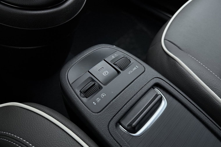 Vehicle Image 24