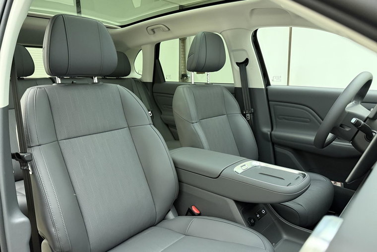 Vehicle Image 13