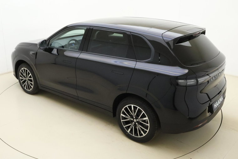 Vehicle Image 4