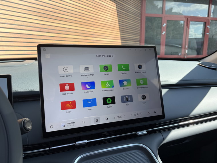 Vehicle Image 38