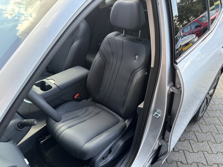 Vehicle Image 48