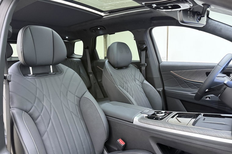 Vehicle Image 14