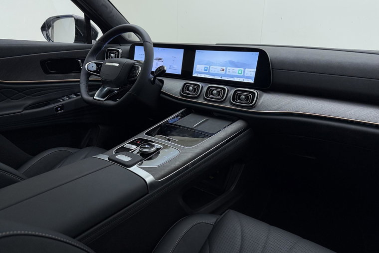 Vehicle Image 16