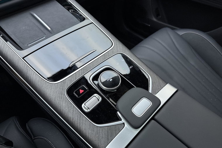 Vehicle Image 32