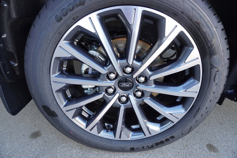 Vehicle Image 9