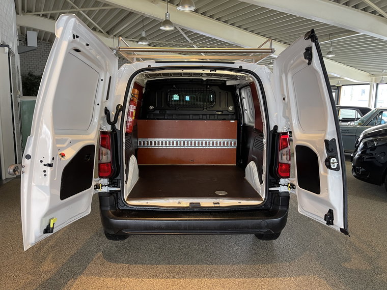Vehicle Image 9