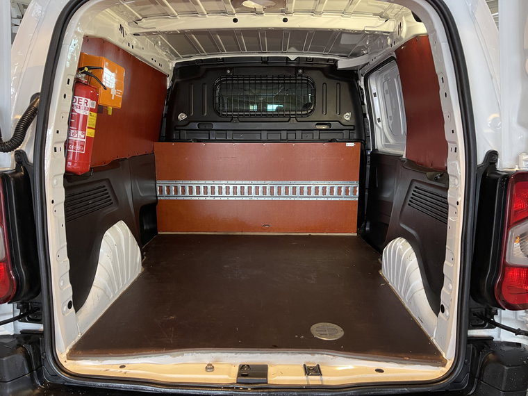 Vehicle Image 10
