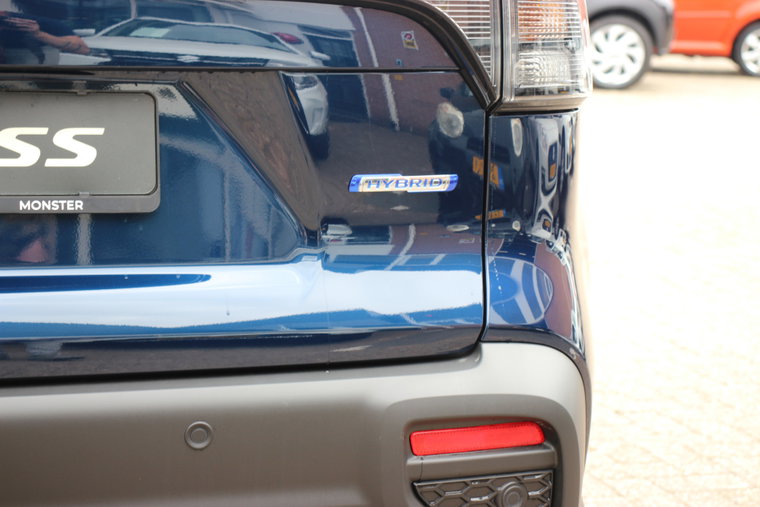 Vehicle Image 25