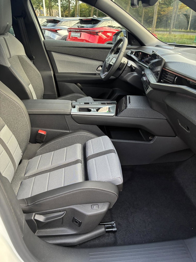 Vehicle Image 48