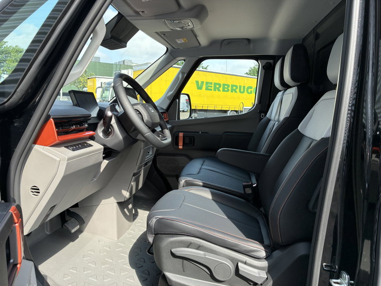 Vehicle Image 16