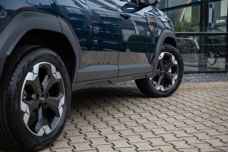 Vehicle Image 9