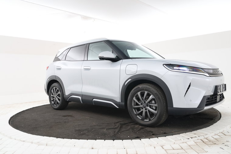 Vehicle Image 3