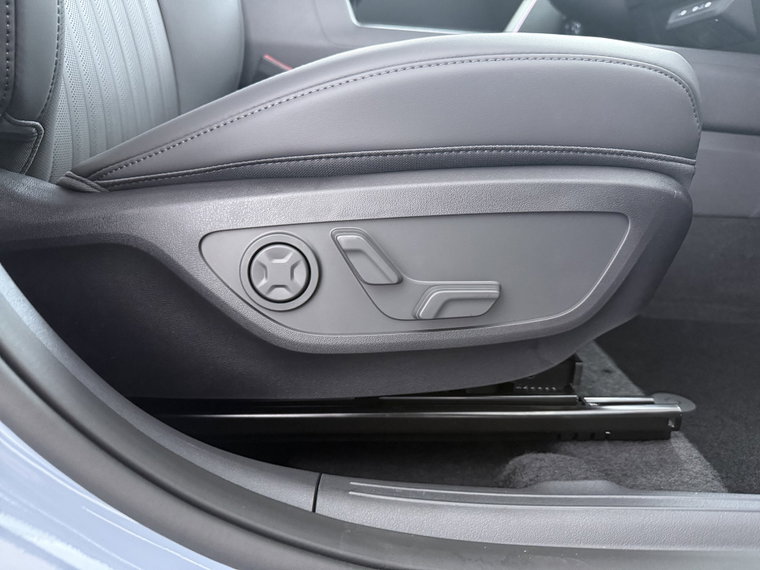 Vehicle Image 41