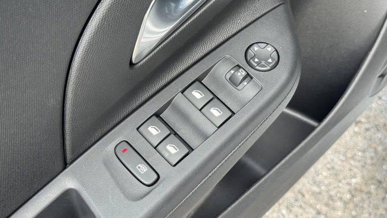 Vehicle Image 28